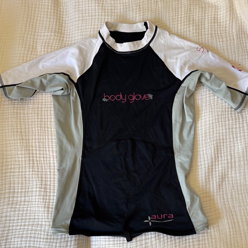 Body Glove Black, White, and Gray Rash Guard
